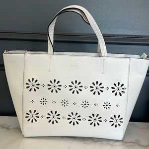 Beautiful Kate Spade Purse. Cream color with flower cutouts. 💕🛍️